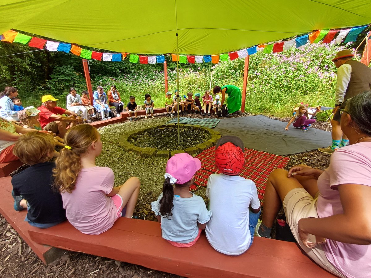 HelenBK80's tweet photo. Fabulous afternoon of storytelling, and prop making, down in Barrow Bridge with @WoodlandTrust and @WeBeKids1. The children are now playing in the garden with their wands, swords and bows. We've all picked our favourite stories and will be retelling them to @V_BradK later. https://t.co/isK4SDSew7