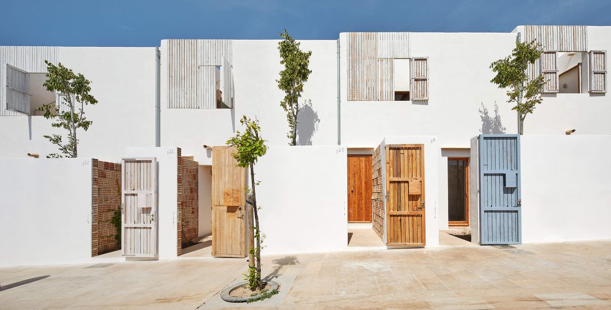 S_SOSTENIBLE's tweet photo. Vivienda social en Formentera 👉 https://t.co/kzL8RE7Fg2 Su principal aspecto innovador es la reducción del 50% de las emisiones de CO2 durante la ejecución de las obras.

#Arquitectura Carles Oliver 📷 José Hevia
#MaderayConstrucción #Arquitecturademadera #MaderayConstrucción https://t.co/b2ZOQGuB6L