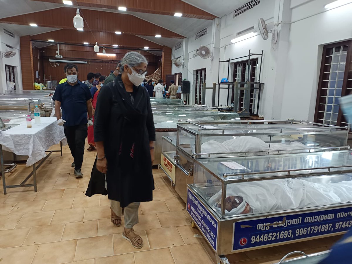 AnnieRaja13's tweet image. തിരഞ്ഞെടുപ്പ് കാലത്ത് സ്നേഹത്തോടെ സ്വാഗതം ചെയ്ത മനുഷ്യർ, വാത്സല്യത്തോടെ ചേർത്ത് പിടിച്ച നാട്ടുകാർ, എനിക്ക് വേണ്ടി ചങ്ക് പൊട്ടി ഇൻക്വിലാബ് വിളിച്ച പ്രിയപ്പെട്ട സഖാക്കൾ, ഇവരിൽ പലരെയും ഇനി കാണാൻ കഴിയില്ല എന്നോർക്കുമ്പോൾ....
നമ്മൾ അതിജീവിക്കും.... തീർച്ചയായും അതിജീവിക്കും