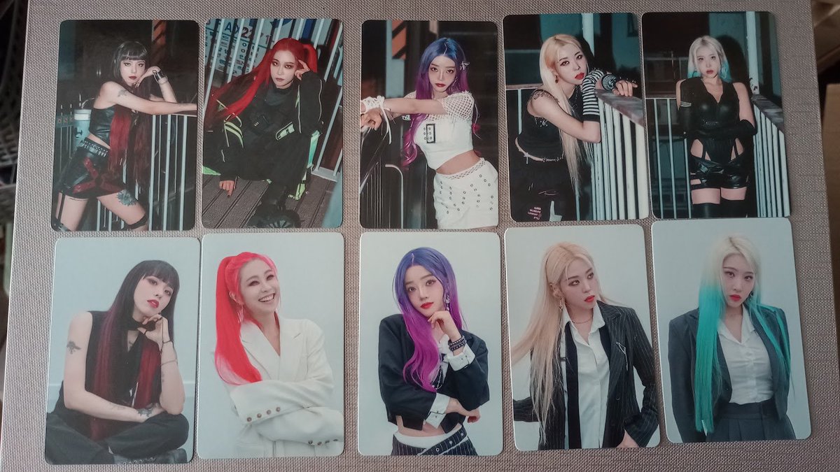 Brickerbrack_'s tweet photo. I've now got 7 copies of @Rolling_Quartz ' #Victory EP, but wound up with only 2/3 photocard sets, and lot of duplicates.
If anyone happens to have a spare copy of the third set that they'd be willing to part with, or want to do a swap with some of my spares, please shoot me a DM https://t.co/rEMLo2i8m5