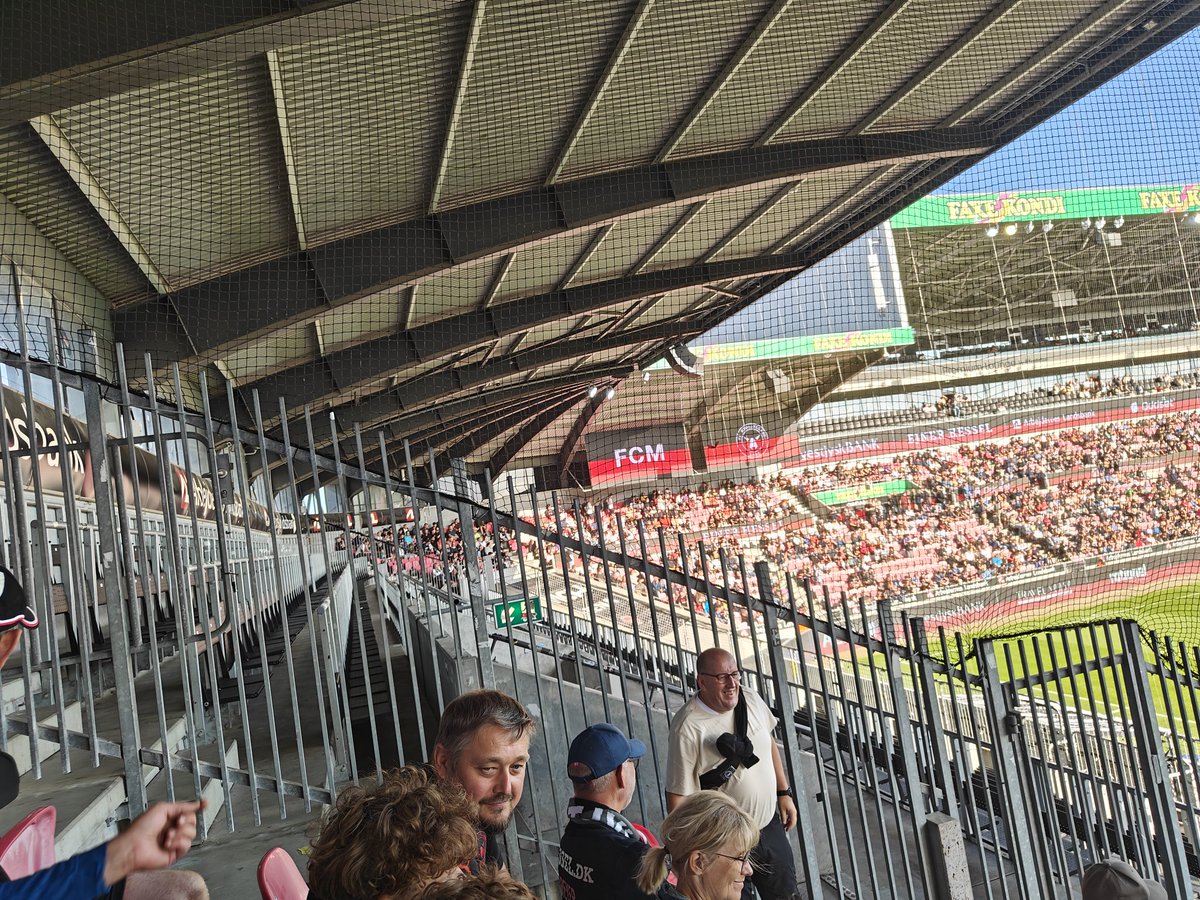 RenJensen87's tweet photo. Det er ikke mange tilhængere der er med fra Andorra #FCMUES #Fcm https://t.co/UsvwAeH0xd