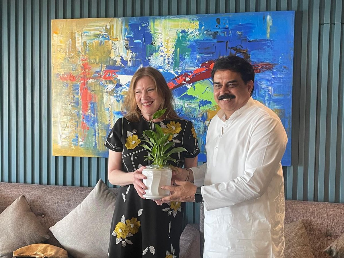 MadhuriDaksha's tweet photo. Met @StateIVLP exchange participant (and long-standing friend for the U.S. Consulate General in #Hyderabad), @mnadendla in Vijayawada Always enjoy opportunities to discuss the importance for sub-national engagement btw #US N #AndhraPradesh ! - #JenniferLarson
#USandIndiaFWD https://t.co/92J76yN3q9