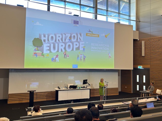 Signe Ratso (@ratsosi) on Twitter photo Engaging discussion at the plenary of 🇪🇺-🇰🇷 Conference on Science & Tech in 🇬🇧, exchanging on <a href="/HorizonEU/">Horizon Europe 🇪🇺</a> programme and the status and benefits of #association policy. Our partnership🤝 is essential to face global challenges and transform our societies to be fit for the future💫 Engaging discussion at the plenary of 🇪🇺-🇰🇷 Conference on Science & Tech in 🇬🇧, exchanging on <a href="/HorizonEU/">Horizon Europe 🇪🇺</a> programme and the status and benefits of #association policy. Our partnership🤝 is essential to face global challenges and transform our societies to be fit for the future💫