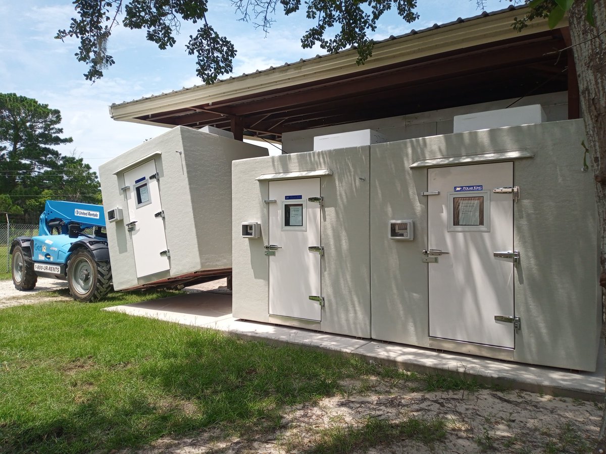 KarinAlbornoz3's tweet image. 🥶We just got our coolers delivered! They will allow the Postharvest Lab at @ClemsonCAFLS to do fruit and vegetable research that benefits SC growers and reduce postharvest losses and waste🍉🍅🍠🥒🥬 Go Tigers!
