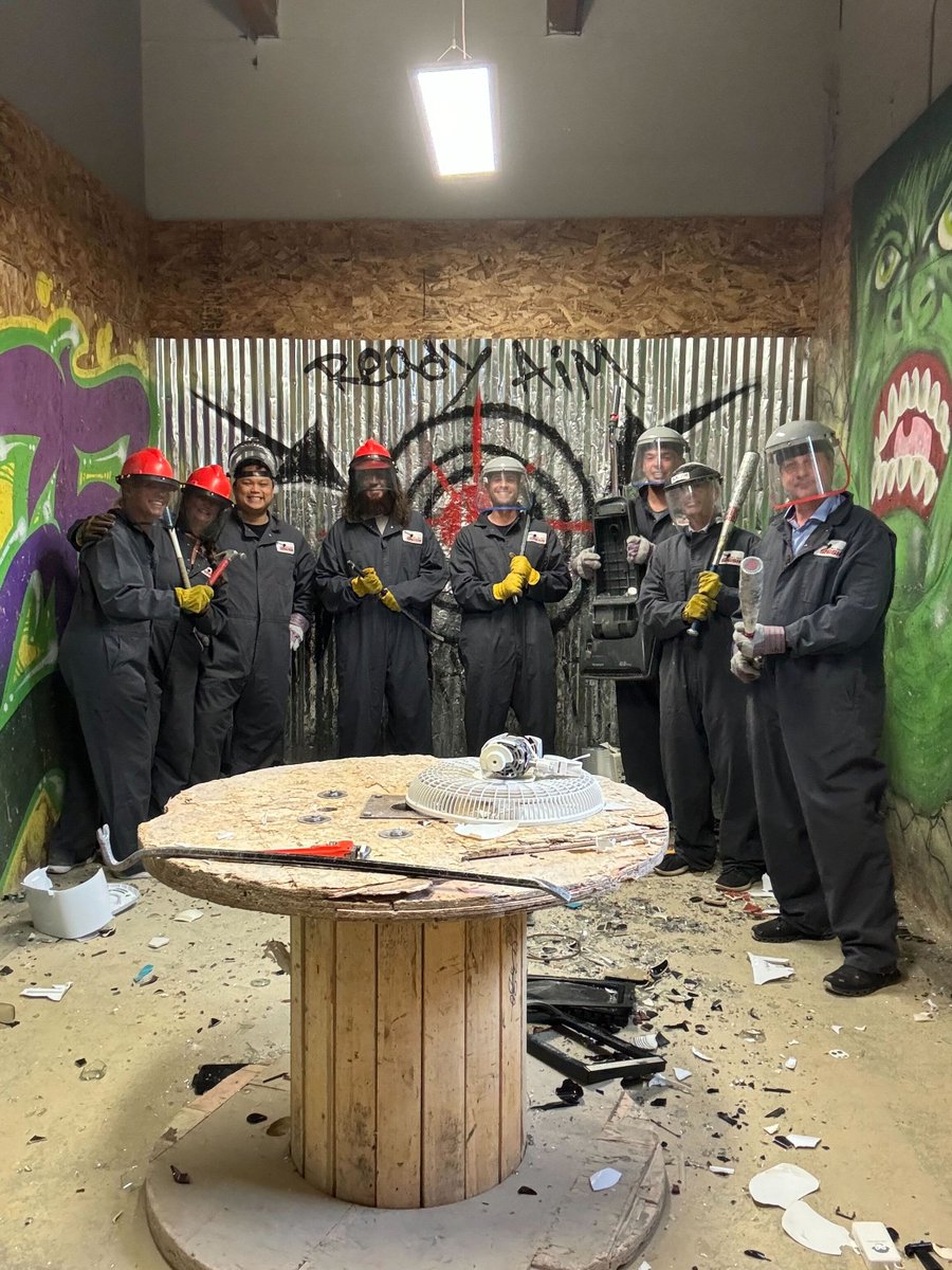 darkowlcyber's tweet photo. Another fun team bonding (or stress release 🤪) event at All Out Smash! What a blast!

#lovewhereyouwork https://t.co/DbuFBlUKQU
