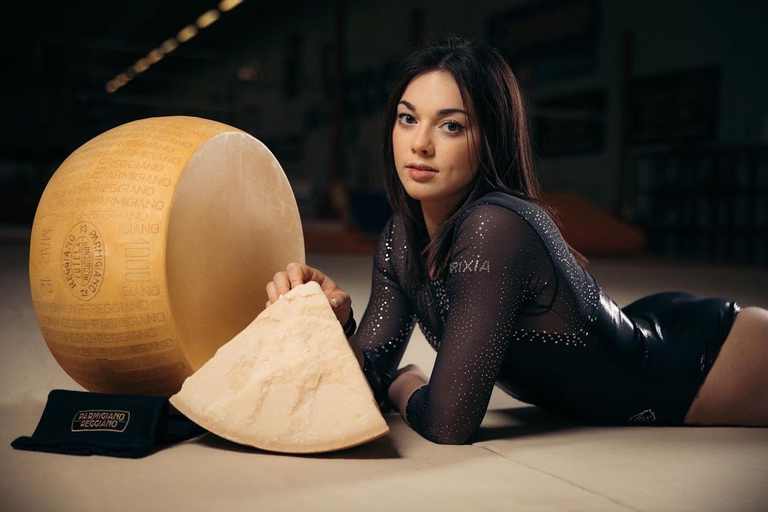 FOS's tweet image. Italian gymnast Giorgia Villa just won a silver medal in Team All-Around.

She's also an ambassador for Parmigiano Reggiano 🧀