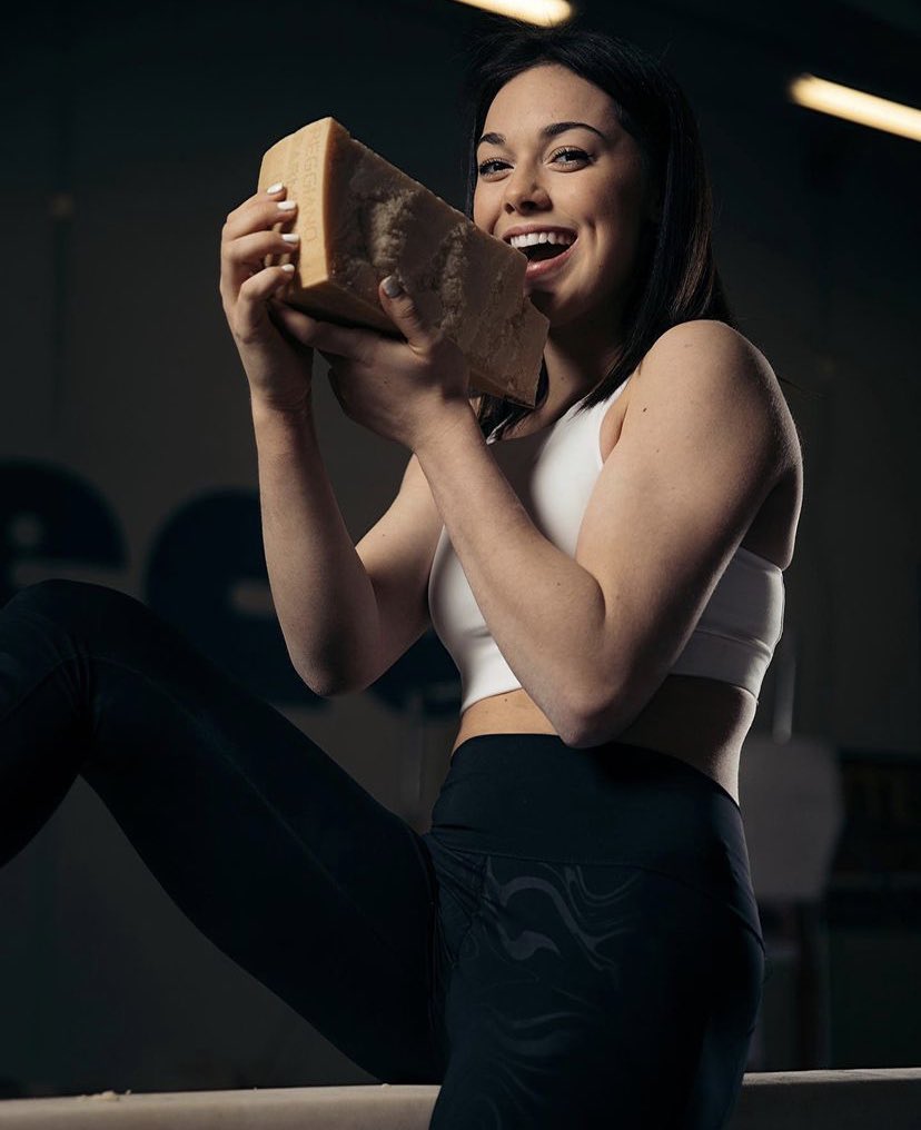 FOS's tweet image. Italian gymnast Giorgia Villa just won a silver medal in Team All-Around.

She's also an ambassador for Parmigiano Reggiano 🧀