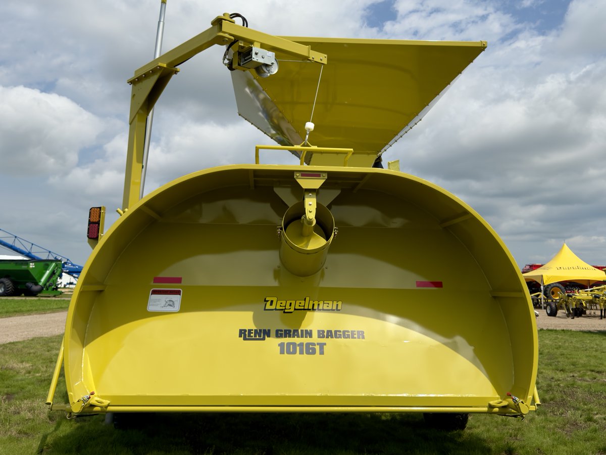 This is the RENN GRAIN BAGGER 1016T. It has a convenient on-board telescopic swing auger in a compact, easy to transport machine.  A hydraulic folding in-feed auger transforms the RGB 1016T from transport mode to operating mode in seconds. Click for info:

ow.ly/P1b050SOowo