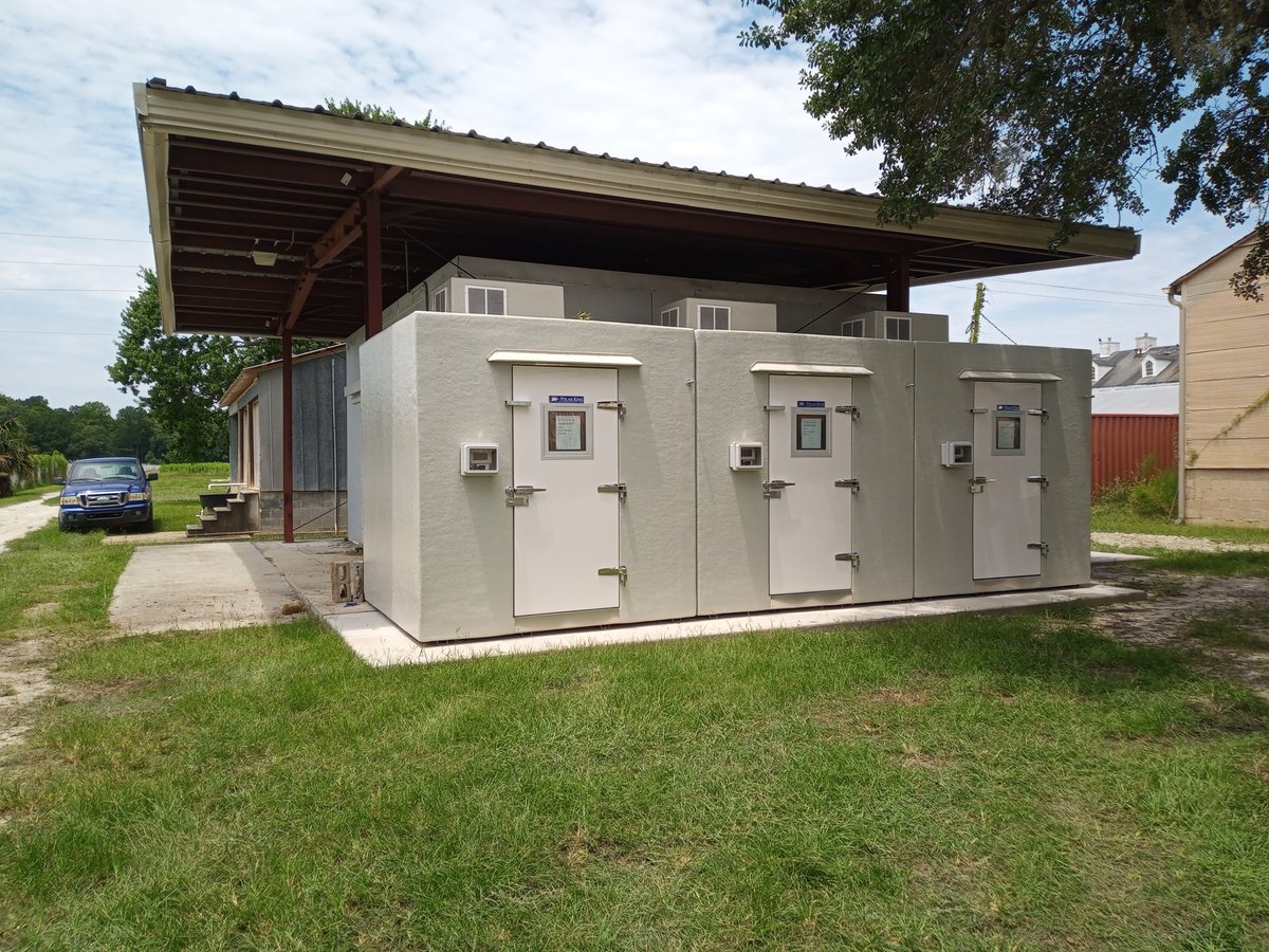 KarinAlbornoz3's tweet image. 🥶We just got our coolers delivered! They will allow the Postharvest Lab at @ClemsonCAFLS to do fruit and vegetable research that benefits SC growers and reduce postharvest losses and waste🍉🍅🍠🥒🥬 Go Tigers!