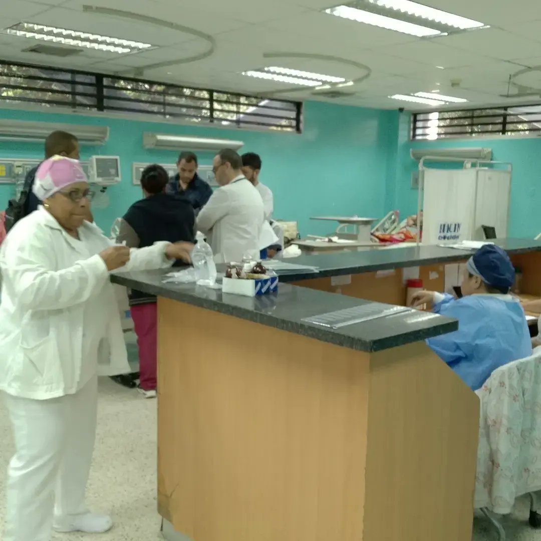 En el Hospital General Nacional Dr. Miguel Pérez Carreño día tras día el increíble equipo médico se esfuerza con ahínco y dedicación para brindar la mejor atención a cada paciente.
 #ElIVSSNoSeDetiene 
<a href="/NicolasMaduro/">Nicolás Maduro</a> 
<a href="/delcyrodriguezv/">Delcy Rodríguez</a> 
<a href="/MagaGutierrezV/">Magaly Gutiérrez Viña</a> 
<a href="/Hosp_MPC/">Hospital General Dr. Miguel Pérez Carreño</a>