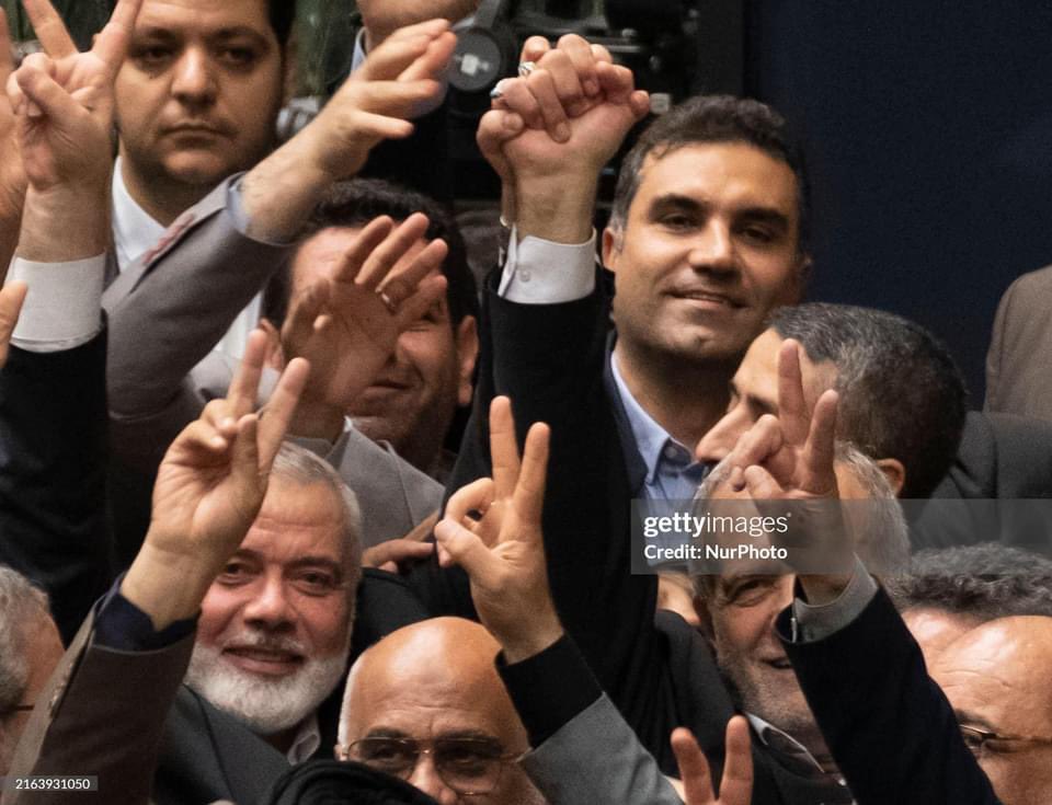 tellioglesranur's tweet photo. Fas'lı düşünür Taha Abdurrahman'ın İsmail Heniyye'nin şehadeti için yazdığı ta'ziye:

"İmanını ve davasını kalbinde taşıdığı gibi şehadeti de taşıyordu. Dünyada iken yaşıyordu ve şehitti. Şimdi ise şehit ve yaşıyor. Şehadet yoksa hayat, hayat yoksa şehadet olmaz."
 #IsmailHaniyeh https://t.co/W5mVZa6pcK