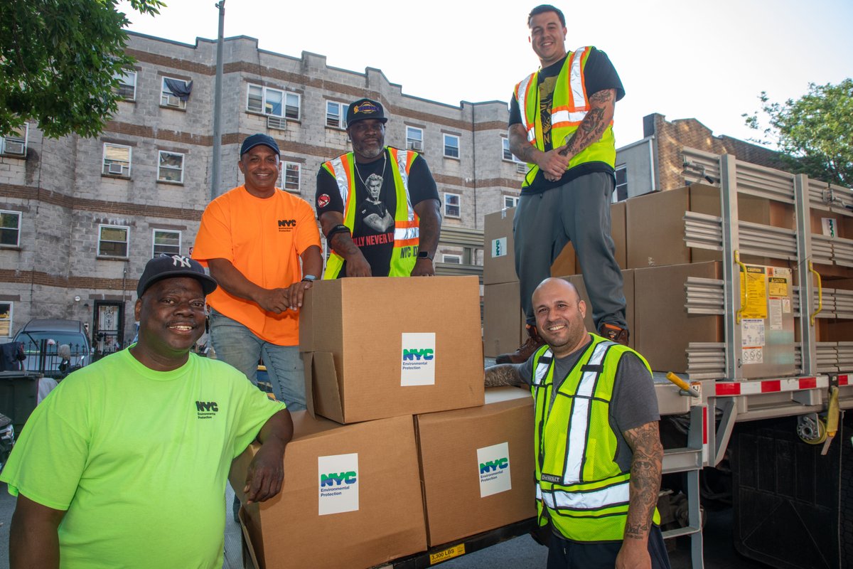 Thanks for the assist last night, <a href="/DavidWeprin/">David Weprin</a>! It's great to be able to inform #Jamaica residents about what the city is doing to help prevent flooding in their neighborhood, AND have them walk away with their own flood prevention kit!