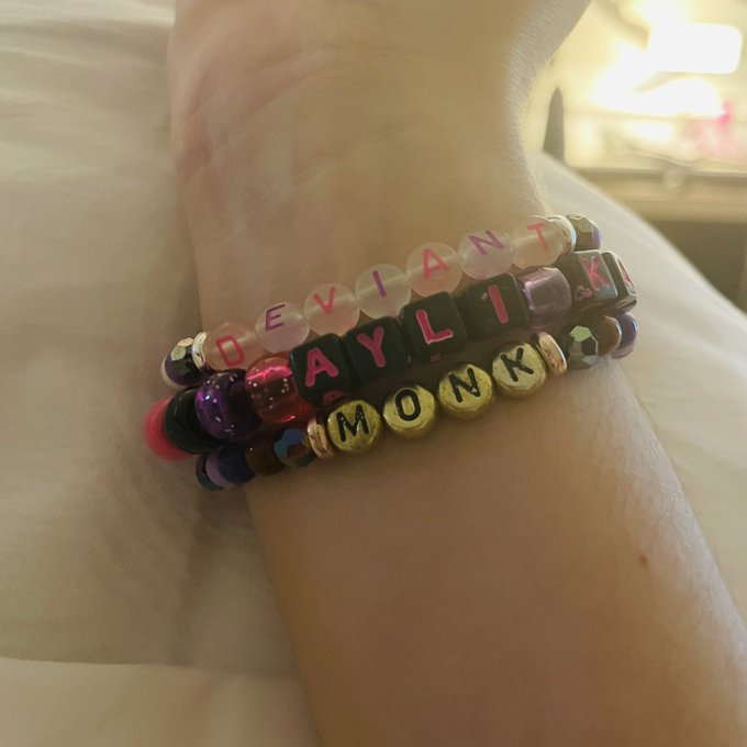 Met up with the other @CosplayDeviants and got some sweet friendship bracelets. 🥺 https://t.co/WlQY6<a class="tags" href="/tag/cosplaydeviants">@cosplaydeviants</a><a href="/tag/gencon"class="tags"><span>#gencon</span></a>