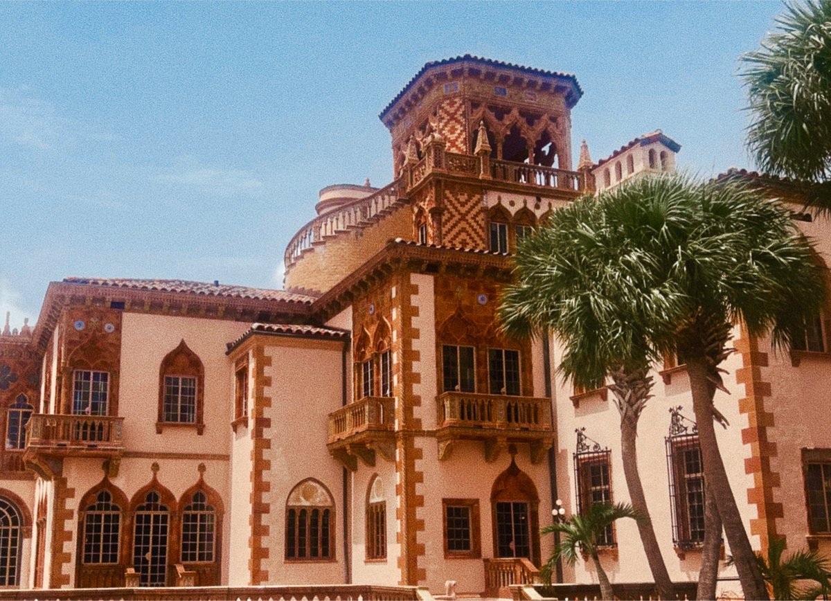 TheRingling's tweet photo. Did you know that Ca’ d’Zan stands for “House of John” in Venetian dialect? 💡 🏰

#TheRingling #CadZan #HouseofJohn #JohnRingling #MableRingling #Venetian #Sarasota #Florida #DestinationSpot #FunFact #FloridaHistory #SRQ #Circus #CircusMuseum #ArtMuseum #HistoricMansion https://t.co/wOu1dbDFZI