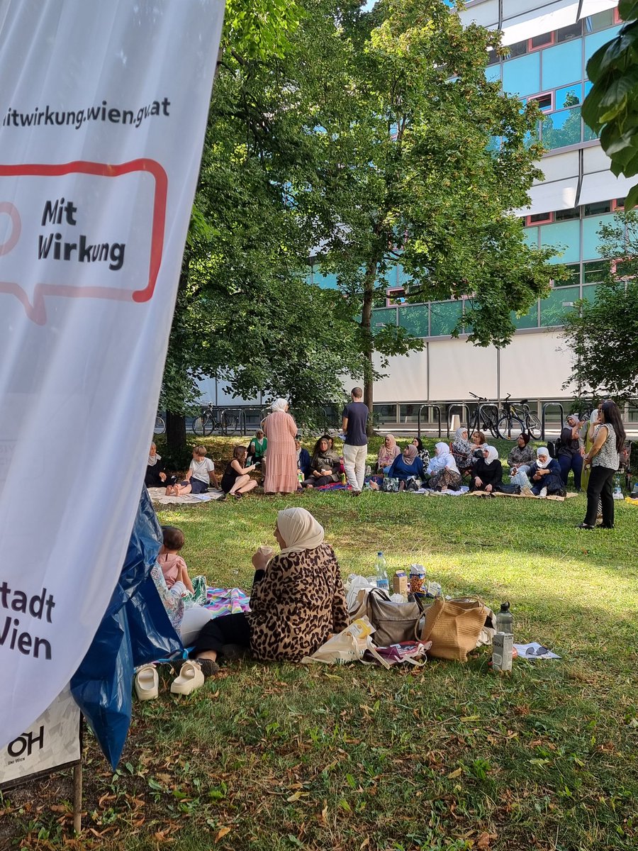 whertzsch's tweet photo. Heute haben wir rund 50 Frauen mit Fluchterfahrung aus Syrien, Tunesien, Ägypten, Irak, etc. getroffen, um über ihre Teilhabe-Möglichkeiten in Wien zu plaudern. Beim Frauenplaudern von Fremde werden Freunde. Ein berührender Auftakt. @joi_pranzl
#Teilhabe #Beteiligung #Mitwirkung https://t.co/m69NnfzqQC