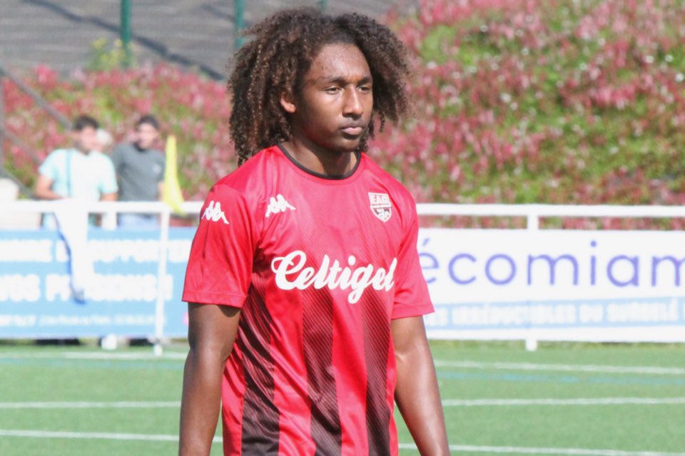 BooskAxel's tweet photo. Tanguy #Ahile poursuivra sa carrière à l’@EAGuingamp où il a signé un contrat professionnel. 

Profil complet et polyvalent que j’avais observé pour la première fois en 2022. À suivre. https://t.co/xv60lbLntB