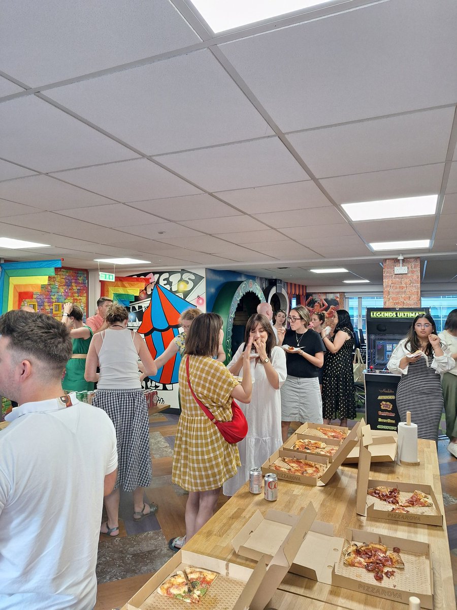 Full house at <a href="/DeskLodgeBRS/">DeskLodge Bristol</a> for our AI event tonight!
#ROEBristol