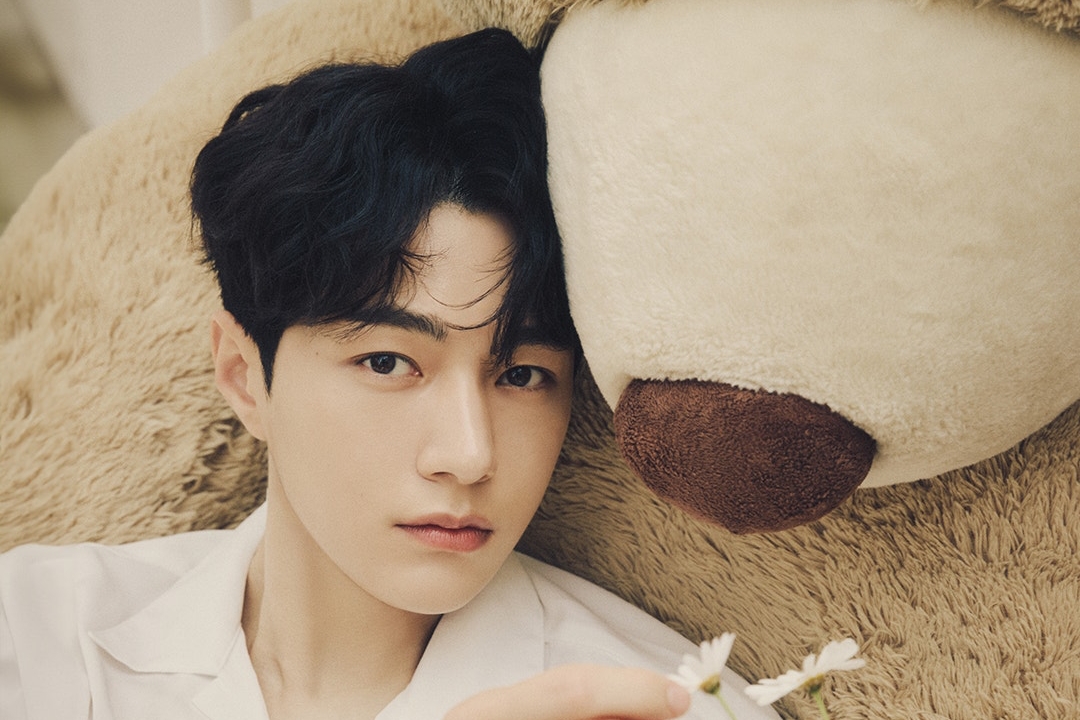 soompi's tweet image. WATCH: INFINITE's #KimMyungSoo (#L) Unveils Highlight Medley For 1st Solo EP "24/7"
soompi.com/article/167591…