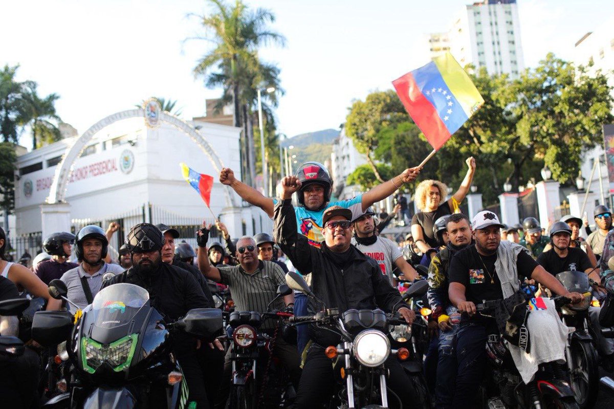 batallacomun's tweet photo. Somos garantía de paz, el presidente #NicolasMaduro es el único que puede darnos la tranquilidad y el amor que merece la patria.  @NicolasMaduro https://t.co/rkmVXF2mgE
