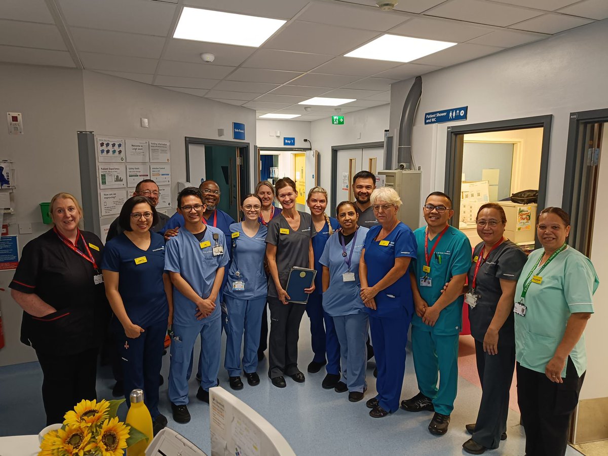 SarahH_Lewer's tweet photo. Congratulations Michelle on your Bluebell Award in recognition of your outstanding patient care and teamwork. Thank you for all that you do. 👏👏 #OneTeam #OurCareCounts  @SASHChiefNurse @sashnhs @NurseMilner @Jakki_Brown50 https://t.co/YX3apcSBhJ