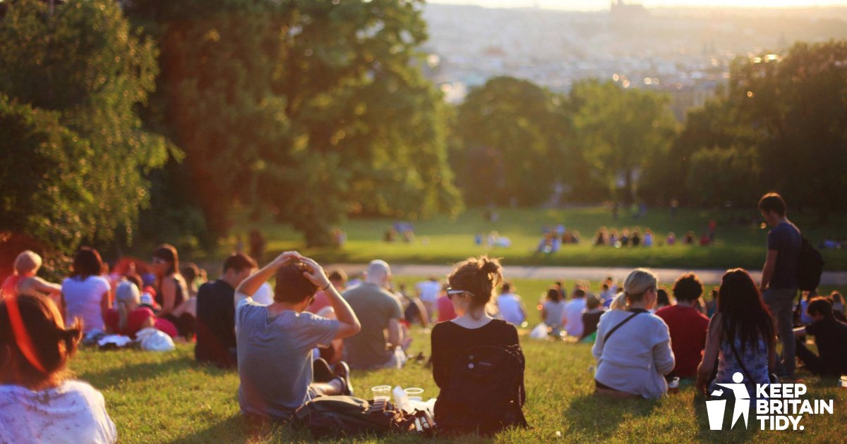 Parks bring people together!🫂That's why we #LoveParks. 💚🌳 They're the heart of our communities, fostering connection and building stronger neighbourhoods. 🏘️