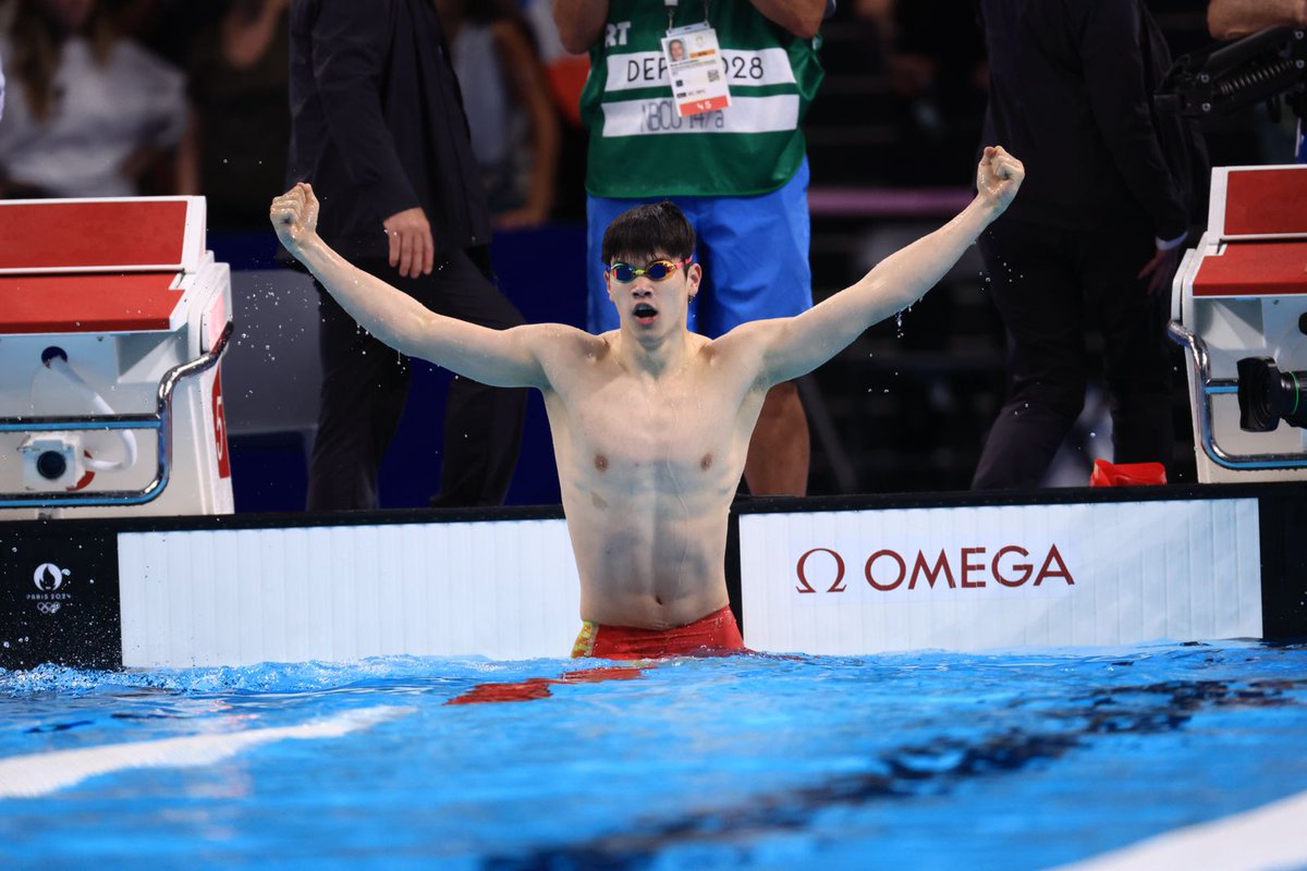 WOOOORLD RECOOORD!!!!
PAN Zhanle 46.40 in the Men's 100m Free
