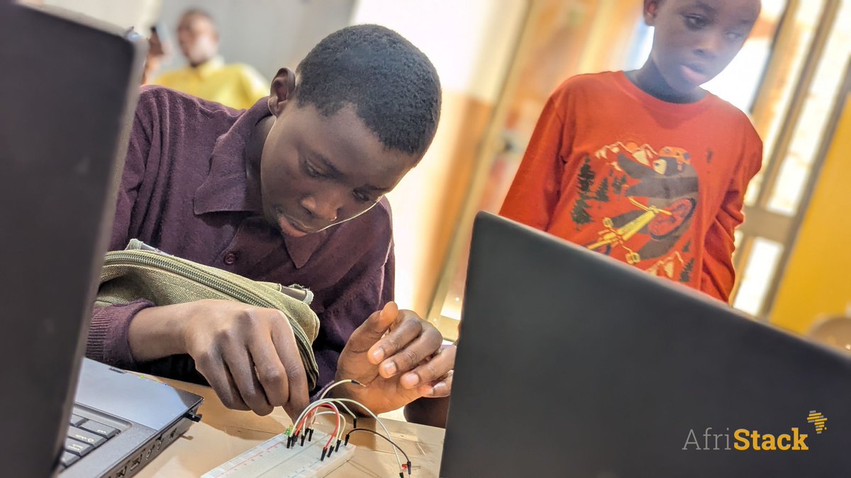 afristack's tweet image. #AfriStack #Tech4kids - #Useful_Holidays 2024
La semaine passée, nos jeunes talents ont exploré la création de jeux vidéo avec #Scratch, les bases d' #Arduino et ont brillamment programmé leurs premiers feux tricolores.

#ImpactAfrica #STEMEducation #Togo #iot #IA #electronic