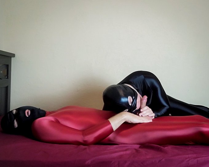 Licking my friend's shaft. I love playing with spandex friends. https://t.co/EMKm1KC2yX<a href="/tag/fetish"class="tags"><span>#fetish</span></a><a href="/tag/lycra"class="tags"><span>#lycra</span></a>