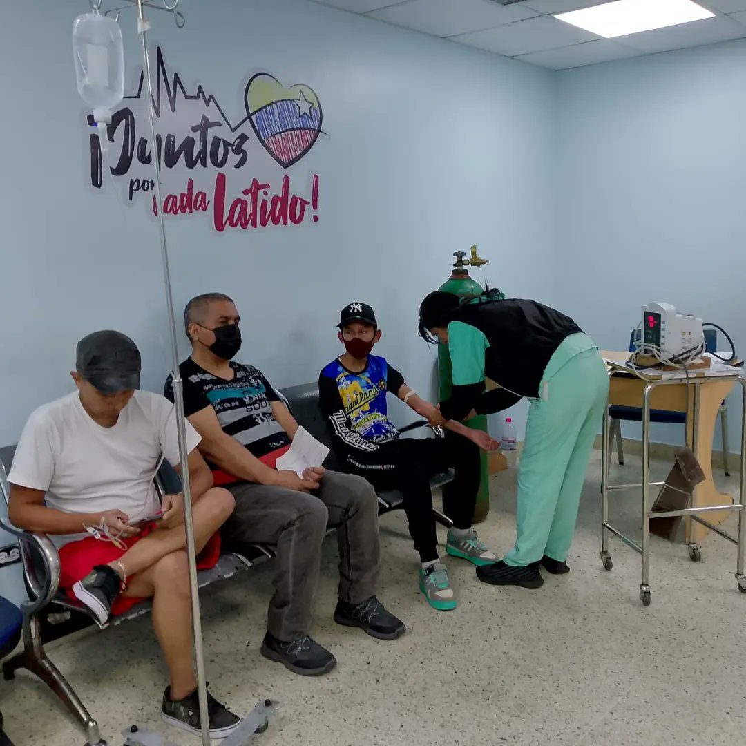 En el Hospital General Nacional Dr. Miguel Pérez Carreño, unidos como un solo corazón, cuidamos de ti. 
Nuestros médicos, enfermeras, personal y administrativo, trabajan incansablemente para brindar la mejor atención médica.
#ElIVSSNoSeDetiene y trabajamos  #JuntosPorCadaLatido