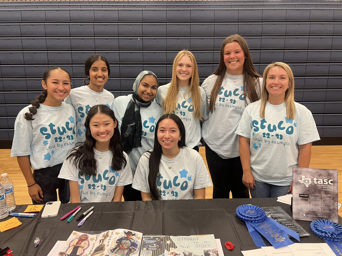 Wernekea's tweet photo. It was so wonderful to spend a part of the morning with these amazing H9 alumni! Once a H9 Hawk, always!! 💙🖤 https://t.co/glKPAZ4WuN