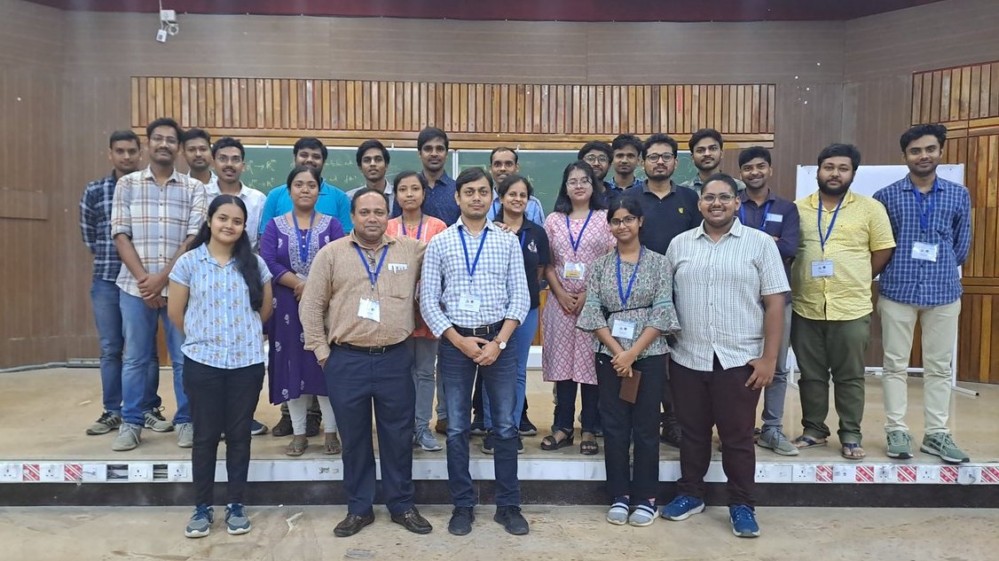 'CRS Symposium 2024 - Rasayan 19' wrapped up with a warm meet-up with our alumnus Dr. Santanu Ghosh(<a href="/ghoshschem/">Santanu Ghosh, Ph.D.</a>), faculty at SNS @SNU! What a great way to celebrate and connect! 🌟 #CRS2024 #AlumniMeet #SNU
chemistrymeet.wixsite.com/crs2024