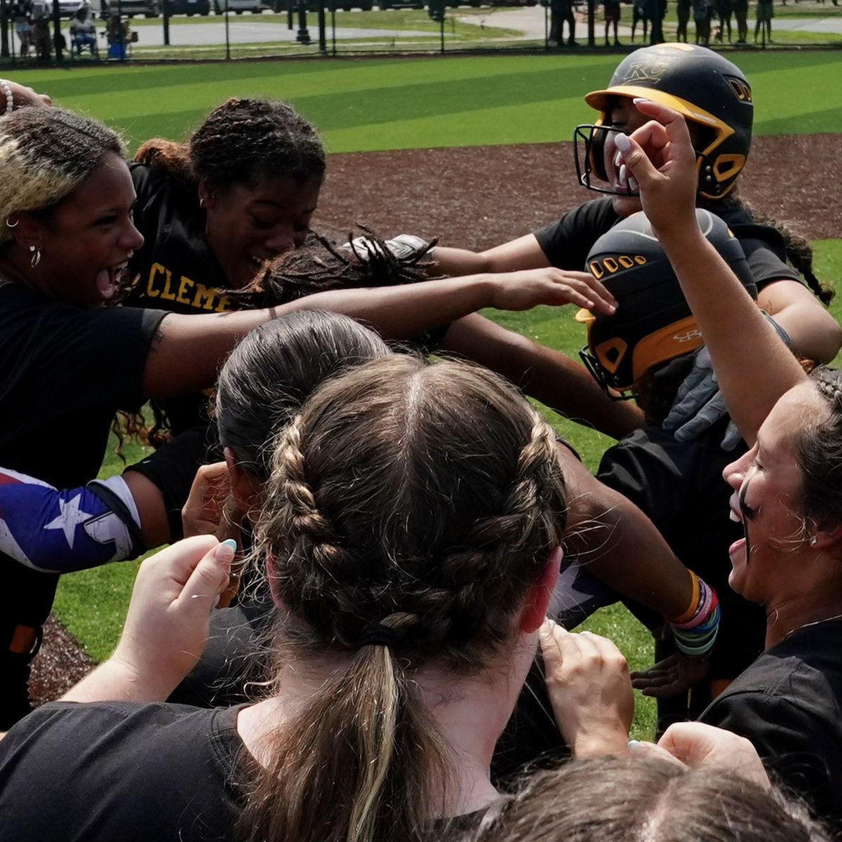 Congratulations to Roberto Clemente Jersey City NIKE RBI on winning the Northeast Regional Tournament and advancing to the #NIKERBI Softball World Series 🏆‼️
