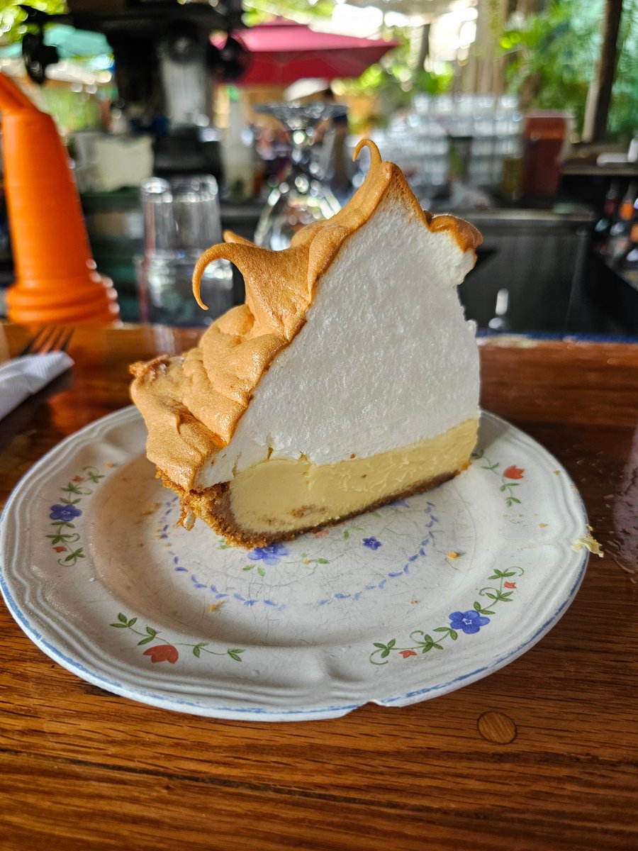 FlaKeysResorts's tweet photo. Just had a slice of Key Lime Pie at Blue Heaven in Key West for lunch! 🍋🥧 That meringue is out of this world! Who else is craving this island treat? #BlueHeaven #KeyLimePie #KeyWestEats #LunchGoals #IslandLife #MeringueMagic 🌴✨ https://t.co/zpsWSdwwEZ