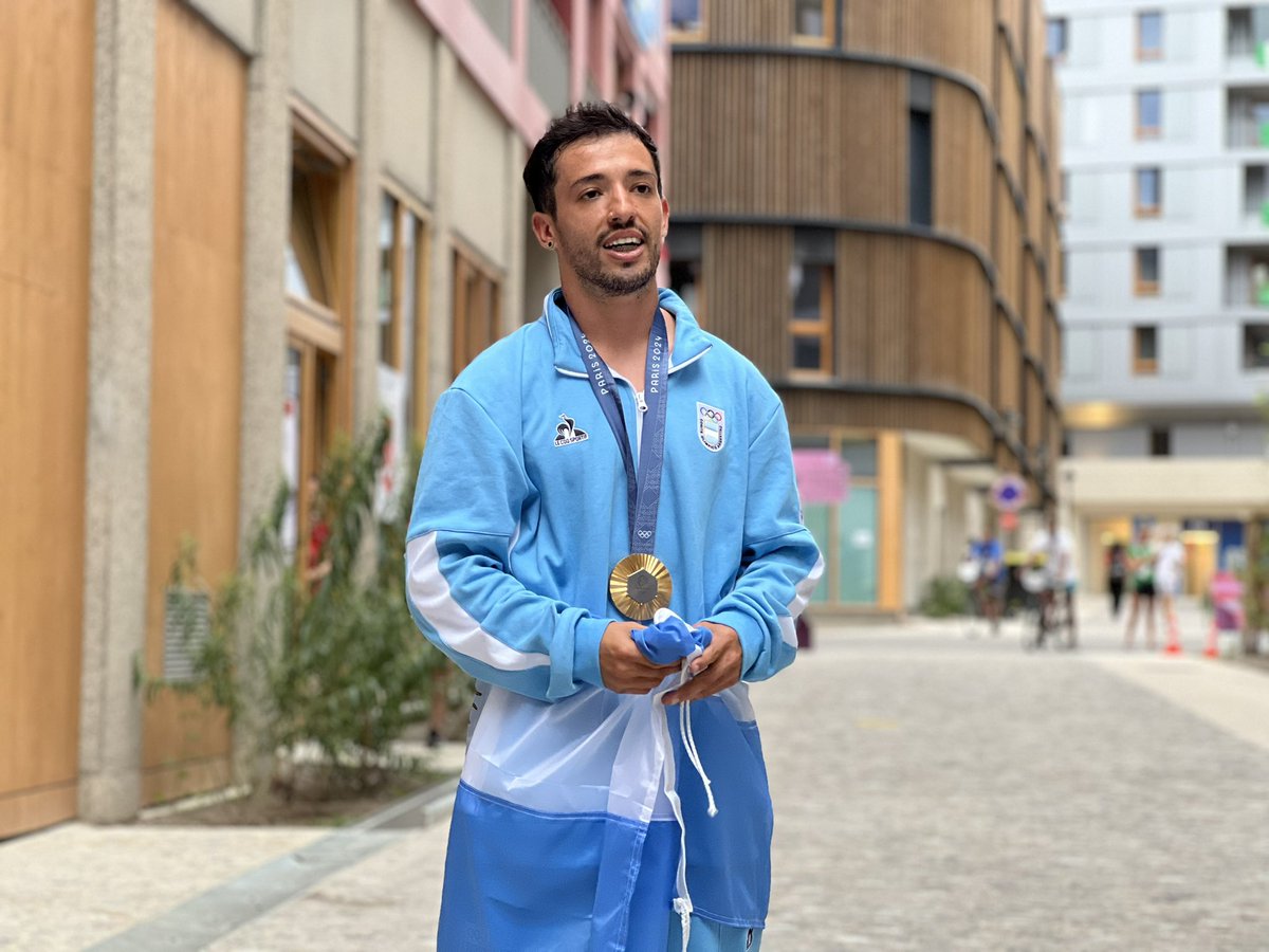 PrensaCOA's tweet photo. ¡¡La medalla más linda de todas!! 🤩🥇🇦🇷

#EquipoARG #ArgentinaEnParís2024 https://t.co/3qD4MUSNr4