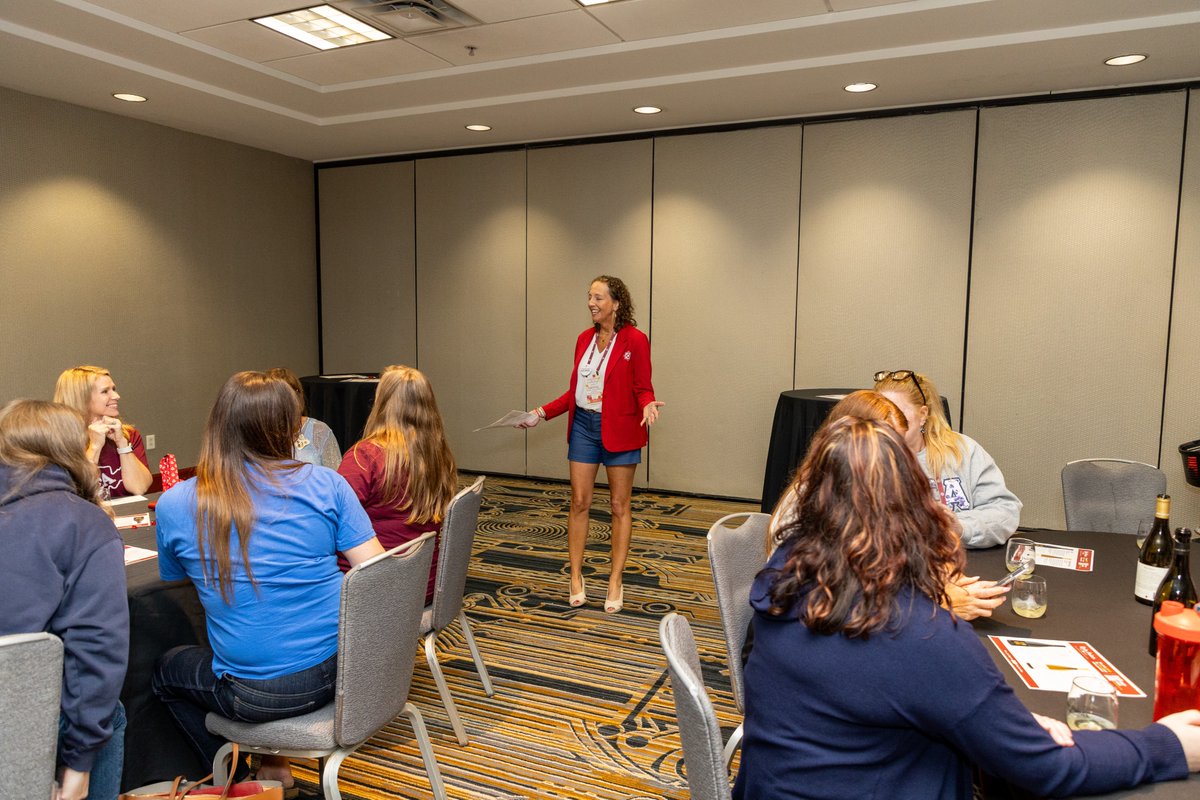 RubyPointsNapa's tweet photo. A truly special evening with The Ruby Points Club members! Thank you, Krystal Slivinski, for sharing your wine knowledge and passion with us. Don't miss out - join today! 

#RubyPointsNapaValley #AlphaSigmaAlpha #ElevateAndInfluence #JoyouslyLive https://t.co/PCRBieS44d