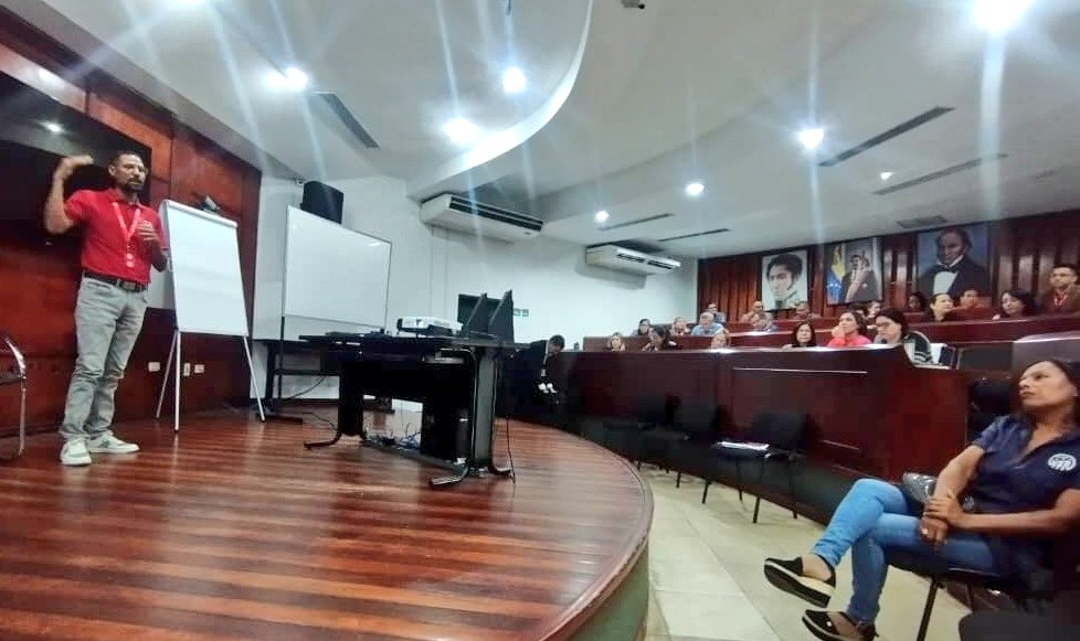 oamativss's tweet photo. #Hoy | Los Dpto de Prestaciones, Cobranzas, Afiliación de la @oamativss e Indemnización de el @ambmativss Realizaron Taller de formación al personal medico, administrativo y directivo de #PDVSAGAS referente a los trámites que realiza el @Somosivss
@NicolasMaduro
@MagaGutierrezV https://t.co/RoFwqKI1lm