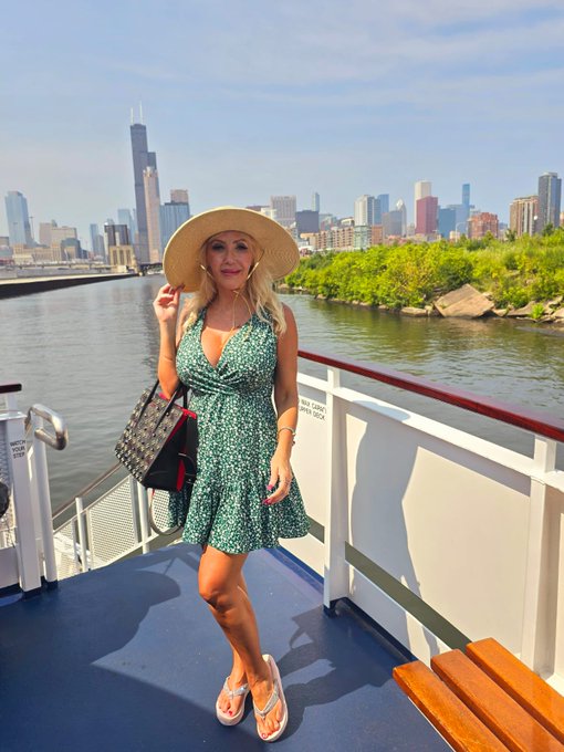 Here's proof I'm in Chicago!!!  Here until August 1. bookingvictorialobov@gmail.com https://t.co/W8t<a href="/tag/mvsales"class="tags"><span>#mvsales</span></a>