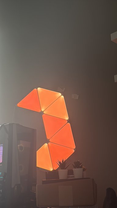 So much for my nanoleafs. Only been on the wall for 4 months. https://t.co/vdD3rMezjb