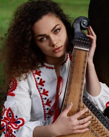 Our post-show event this Thursday is "Songs from Deep Ukraine".

Mariia Petrovska, bandura and vocalist, will perform some haunting and beautiful music from Ukraine, back by popular demand. 

Book your tickets at zurl.co/Hgap 

#UkrainianArt #FringeTheatre #WestEnd