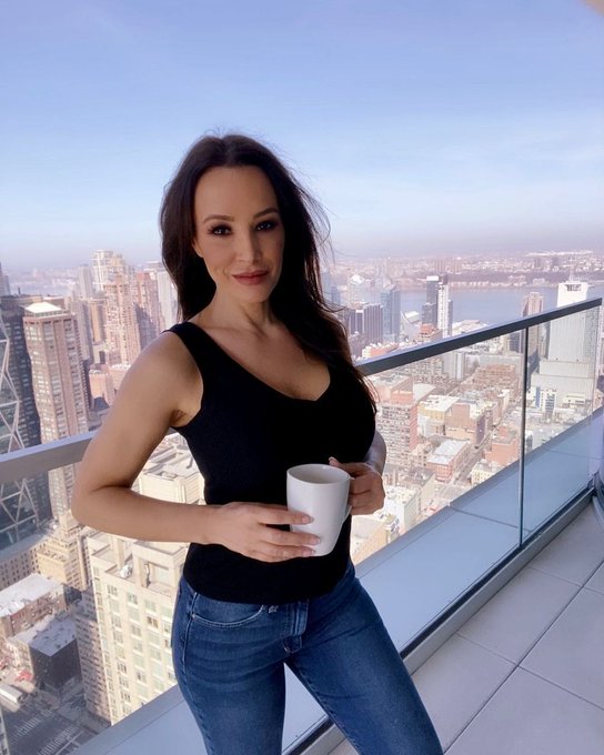 Lisa Ann’s pics and videos