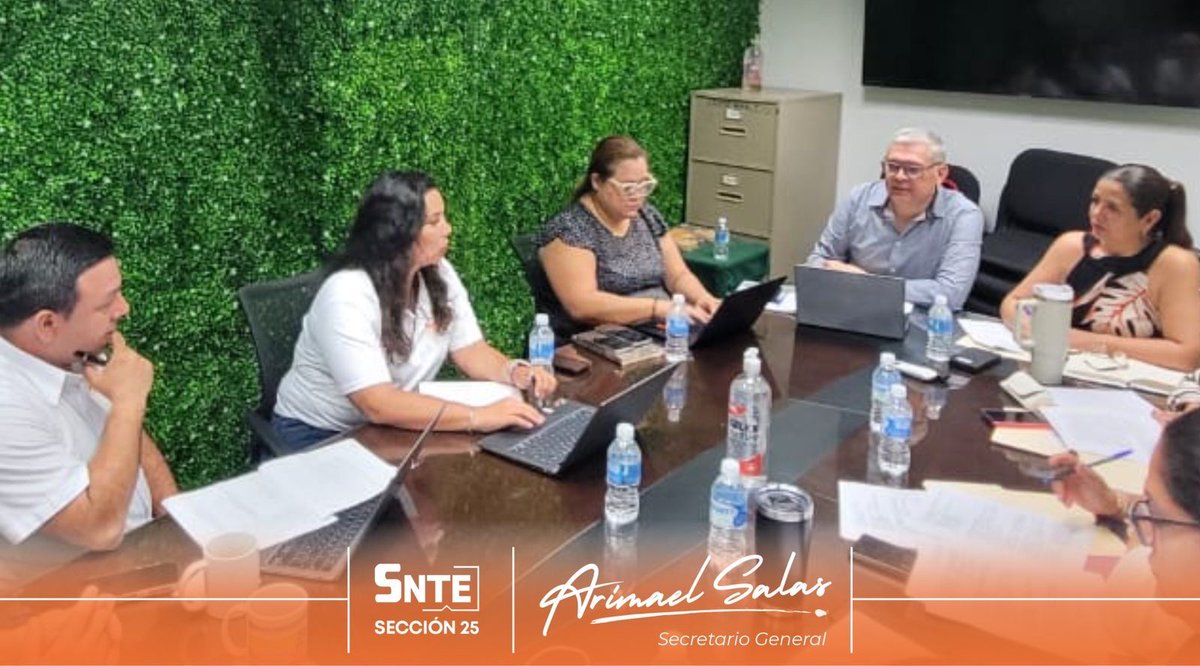 arimaelsalas's tweet photo. En la #Sección25 del #SNTE seguimos trabajando para tener puntos de acuerdo en beneficio de nuestros compañeros del Nivel Media Superior y Superior para que en el Estado tengan las mejores condiciones laborales. A darle! #ConFuerzaYcompromiso #EnElSNTEtrabajamosParaTi https://t.co/yZgIfvyTxi