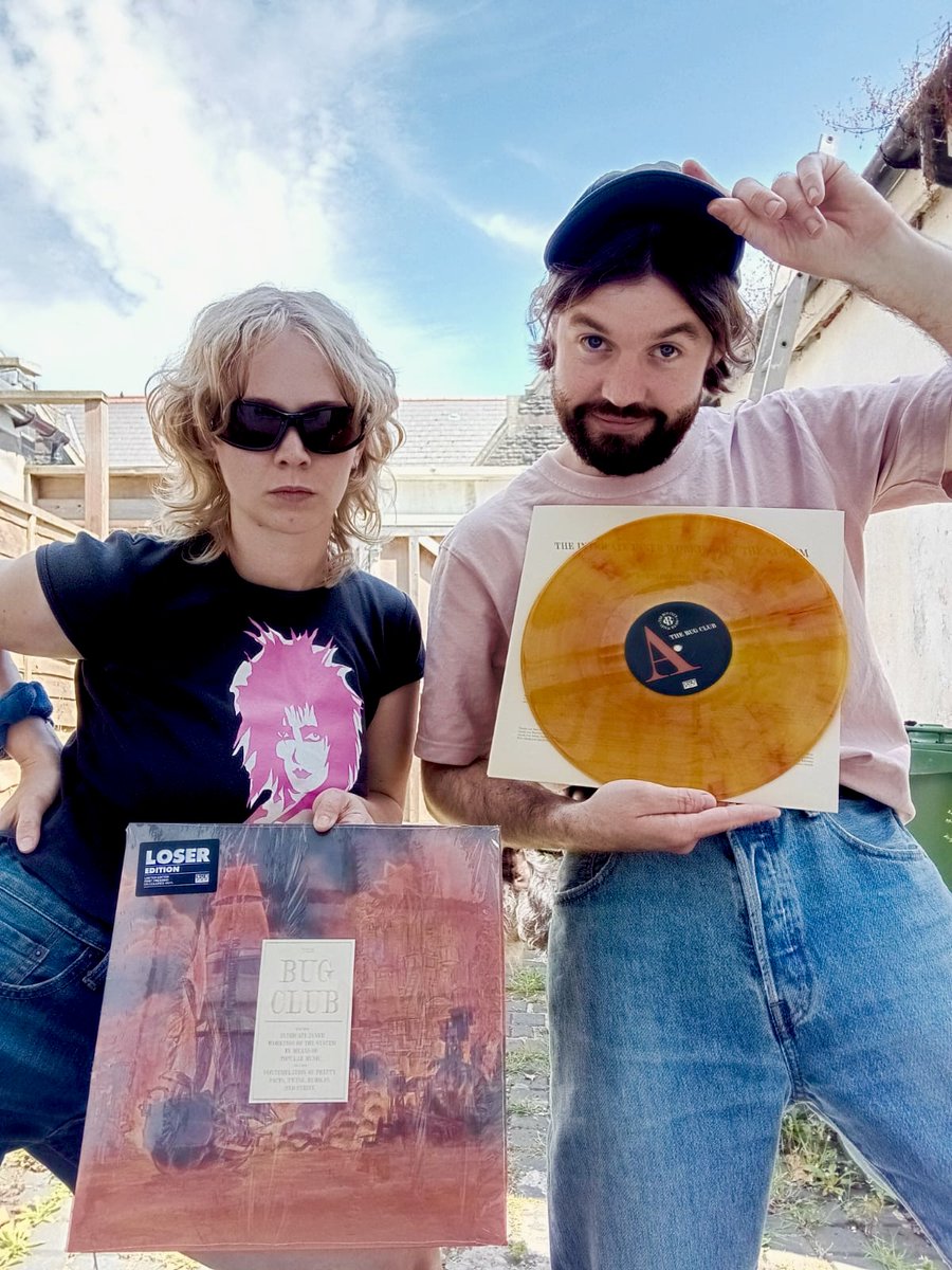 Look at the pure snazz on that ennnn the record don't look too bad either schwinggggggggg pre order it if you wanna wanna (don't mind the glare from the sun the colours are POPPIN trust) xxxxxxxxxx
pre-order: linktr.ee/thebugclubband
#thebugclub #subpop