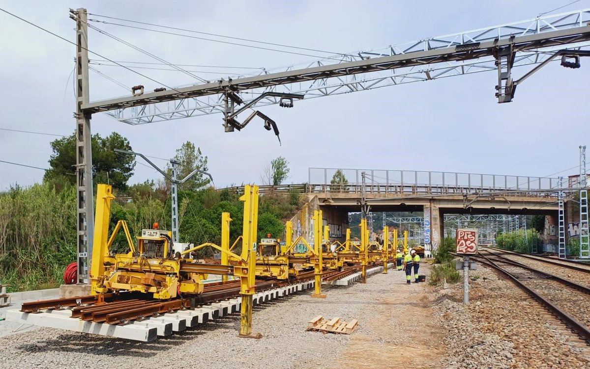 Dedicat als amics catalans que de veritat s'interessen per saber com van les coses: completat el 55 % del Corredor Mediterrani de mercaderies en l'entorn de Castellbisbal-Martorell, projecte clau per al futur de Catalunya adif.es/w/completada-5…