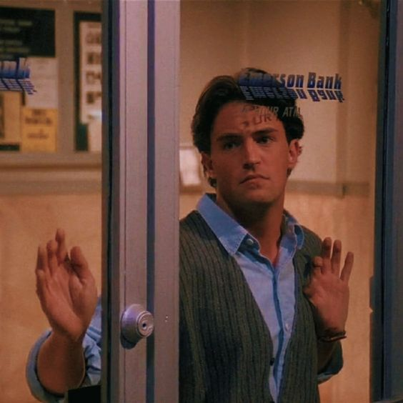 TheCinesthetic's tweet photo. chandler bing. https://t.co/KIfhReTiEB