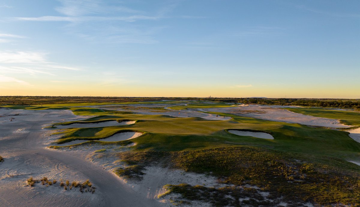 “The scale and shape of this landscape and the creative design features we were able to incorporate into this layout make Streamsong Black a fun and strategic course to play.” 
 
– Streamsong Black architect Gil Hanse