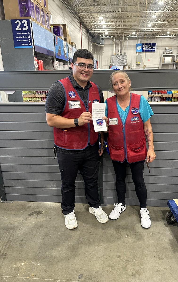 ⭐️ Red Star Alert ⭐️ Izzy and Blossom…Love the energy and ideas you ladies bring to the front end at 627!!! <a href="/DustinCornell5/">Dustin Cornell</a> <a href="/barnard_robby/">Robby Barnard</a> <a href="/BenitoKomadina/">Benito.Komadina@Lowes</a>