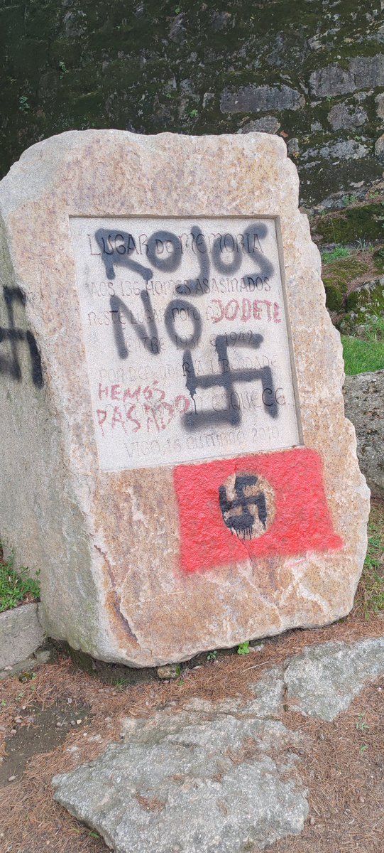 OrgulloGalegoGz's tweet photo. VERGOÑA!

Así leva desde onte o Monte do Castro en Vigo, concretamente os monumentos da memoria que honran o lugar no que foron asasinadas máis de 130 persoas 

Esta xente que non sabe sumar 1+1 deixou así un lugar polo que pasan milleiros de persoas cada día

 #FascismoNuncaMáis https://t.co/EGmE5nblKg
