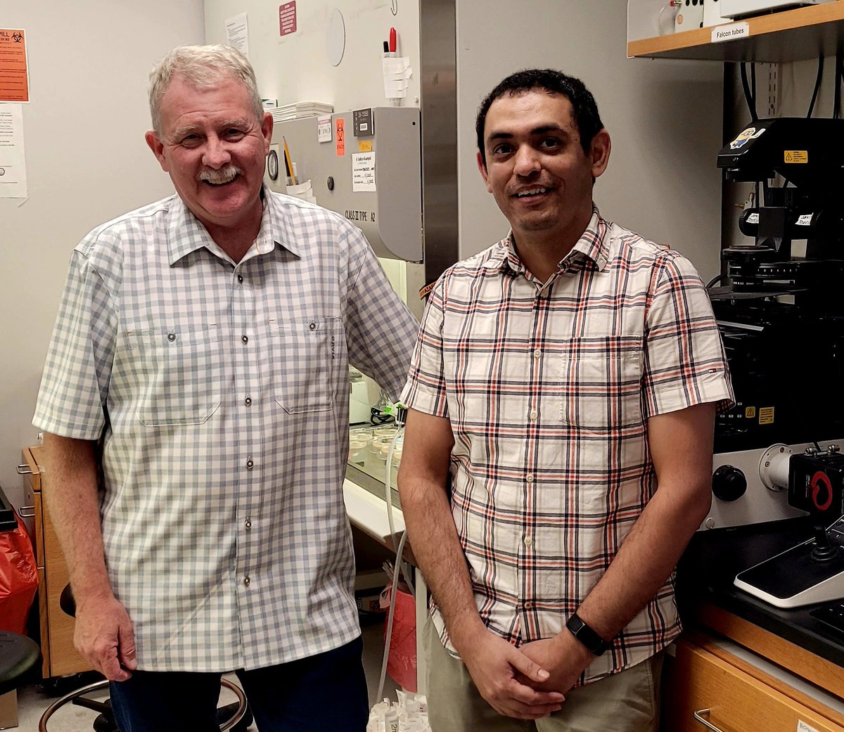 ⚠️ 📢 Sahil Mahajan and Daniel Wozniak got NIH R01 grant to study cooperation and antagonism in polymicrobial infection. Go go team! 😀👏🥳 #MIIproud