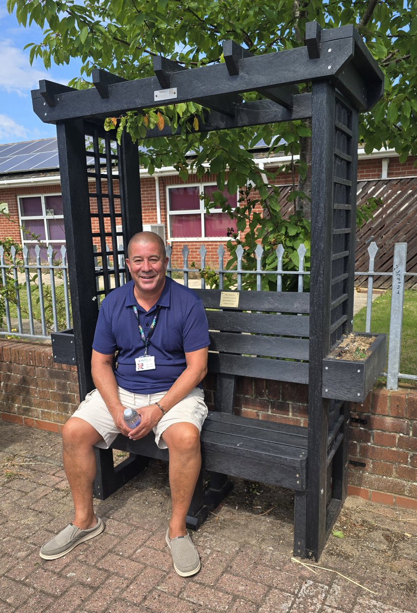 Pleased to fund the new Bench with Communities Budget from ESDC, as part of plans to refresh Fison Square with Town Council.

If you've been shopping locally, or had a cuppa from our Community Café 66, then feel free to sit down &amp; watch the world go by. 

Thanks to all involved!