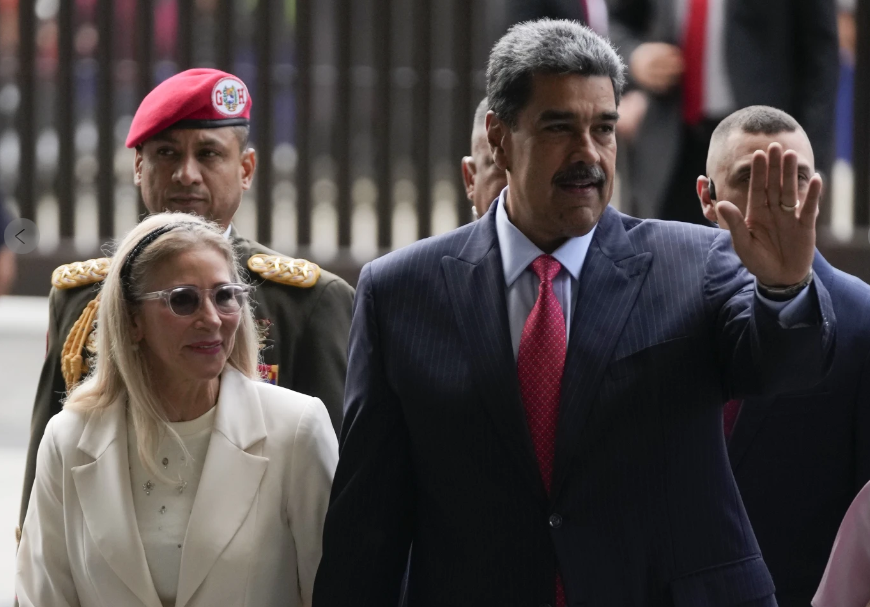 #ULTIMAHORA Centro Carter cuestiona la independencia del posible peritaje del Tribunal Supremo de Venezuela a los resultados electorales.
Maduro ha pedido a esa corte, la misma que ratificó la inhabilitación a opositora Machado, que investigue la votación.
apne.ws/rS9zIir